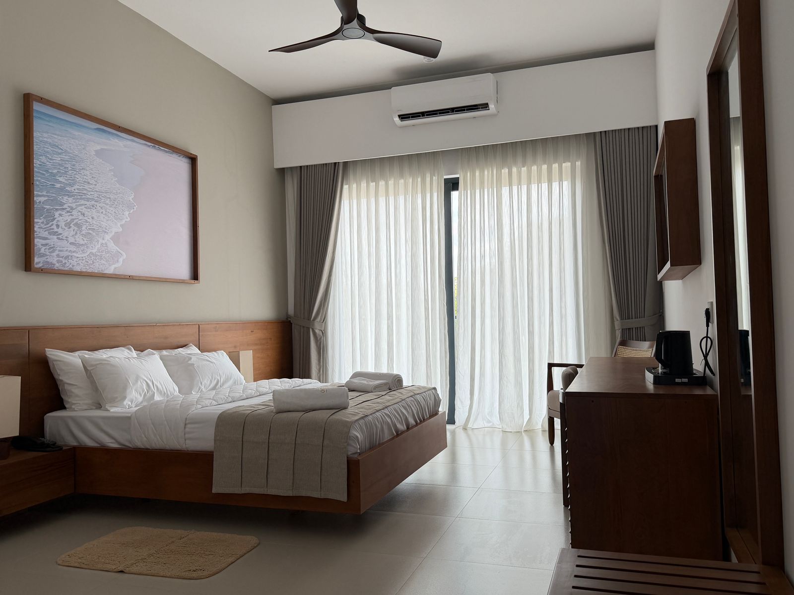 Road-facing Room