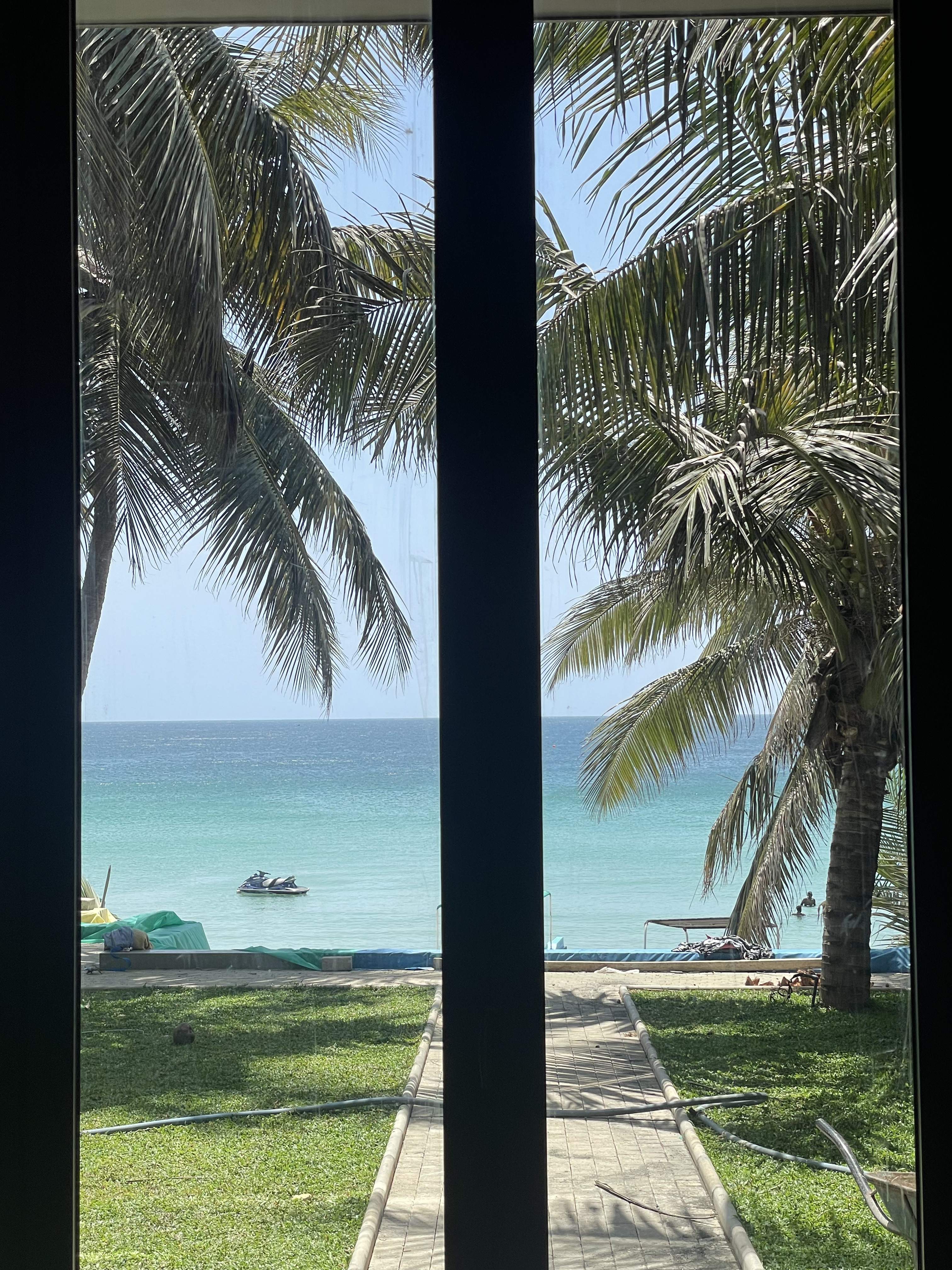 The east coast shoreline at Trincomalee, mid-morning.